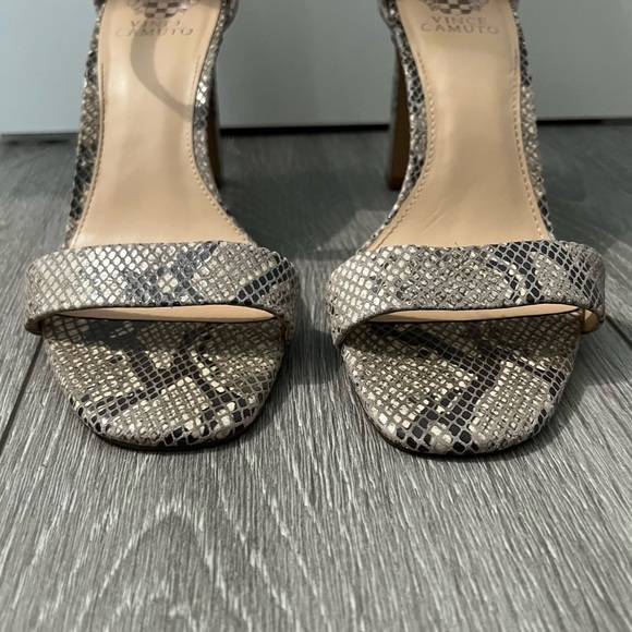 Vince Camuto VP Bendiva Snakeskin Heels - Picture 9 of 9